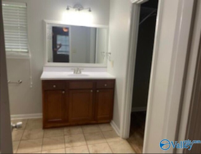 Building Photo - 105 Gibbon Dr