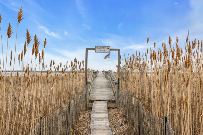 Building Photo - 585 Dune Rd