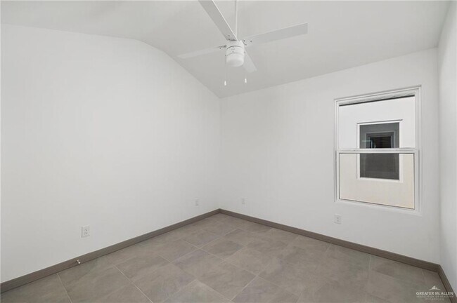 Building Photo - 1320 E Hibiscus Ave