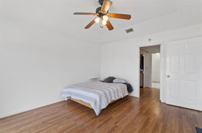 Building Photo - 467 Pinnacle