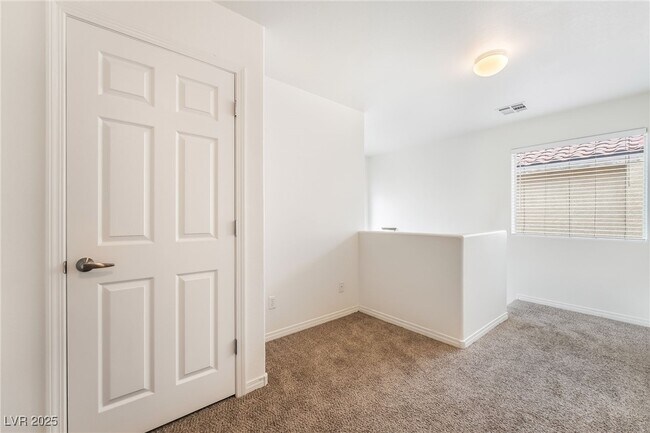 Building Photo - 7275 Phlox Rd