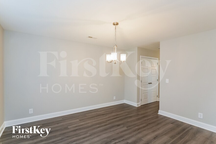 Building Photo - 631 Alvin Rd