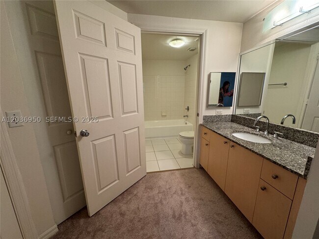 Building Photo - 2492 Centergate Dr