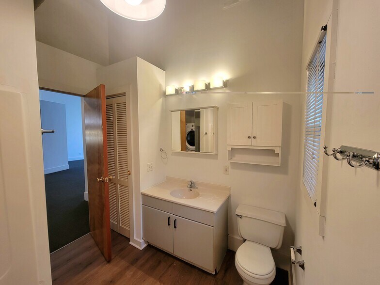 Building Photo - 122 N 3rd St