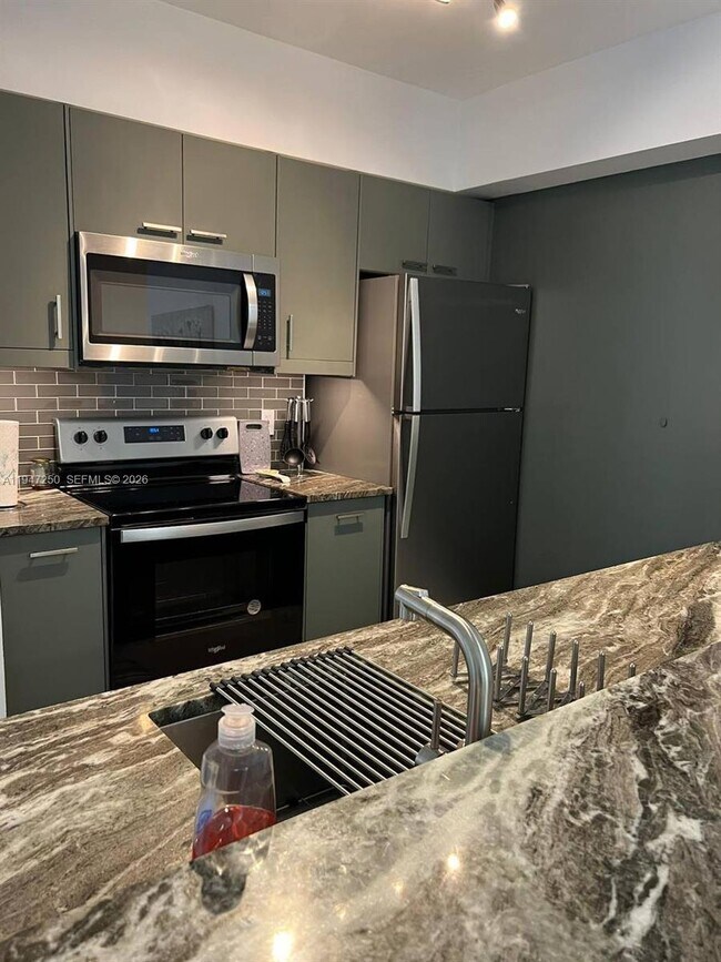 Building Photo - 17100 N Bay Rd