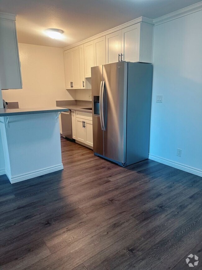 Building Photo - 1BD/ 1BA CONDO WITH 2 PARKING SPACES