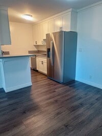 Building Photo - 1BD/ 1BA CONDO WITH 2 PARKING SPACES