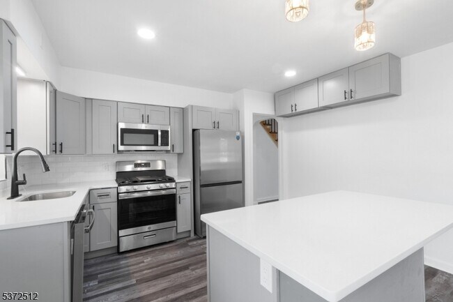 Building Photo - 141 Crosby Ave