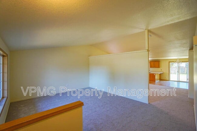Building Photo - 3107 NE 148th Ave