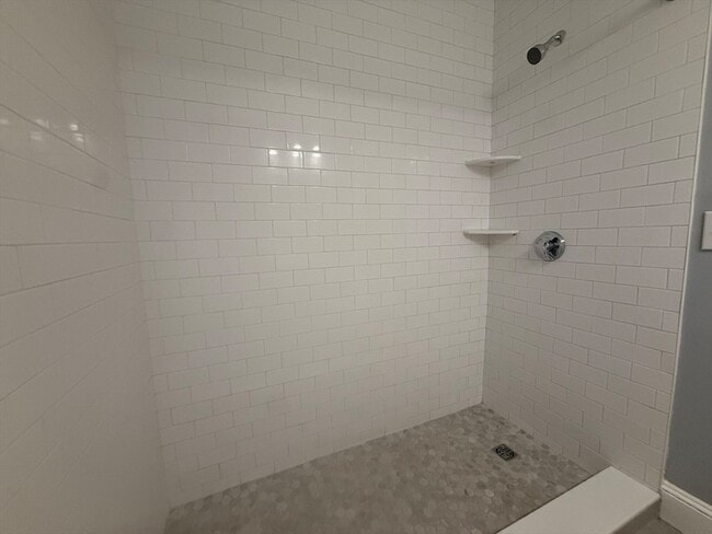 Building Photo - 5 Lothrop St