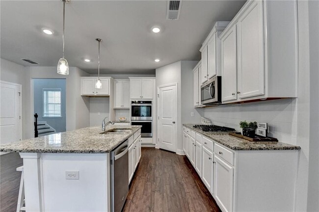 Building Photo - 2017 Yvette Wy