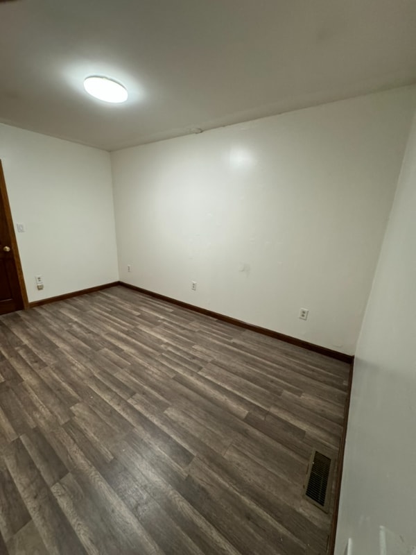 Building Photo - 154 N Franklin St