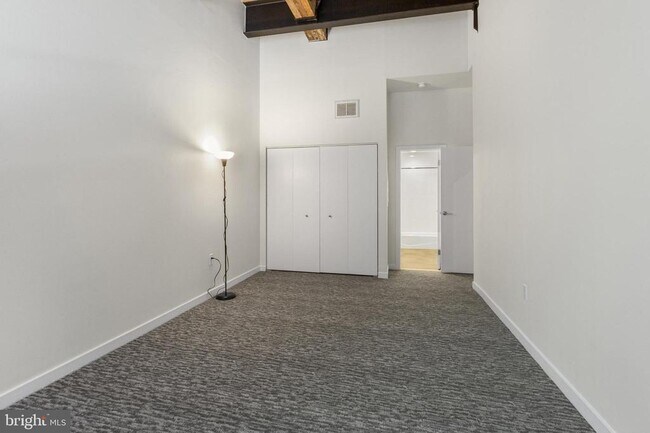 Building Photo - 303 Vine St