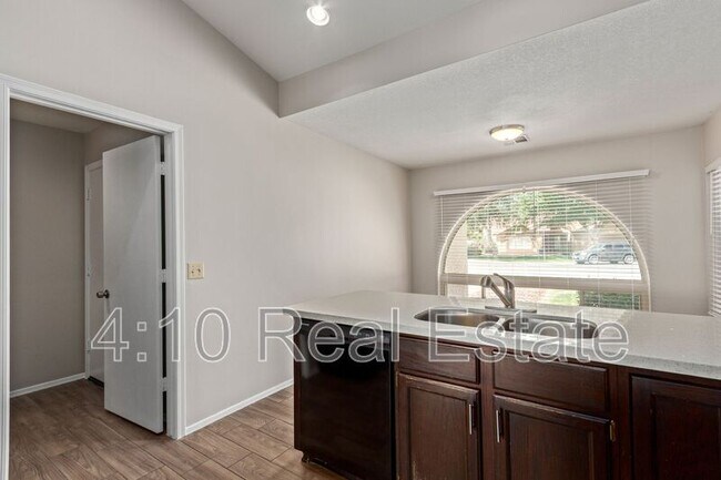 Building Photo - 2381 W Redwood Dr
