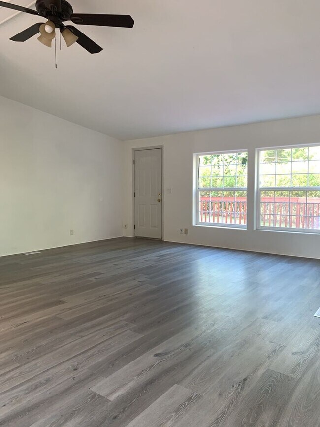 Building Photo - Stunning manufactured home w/detached garage!