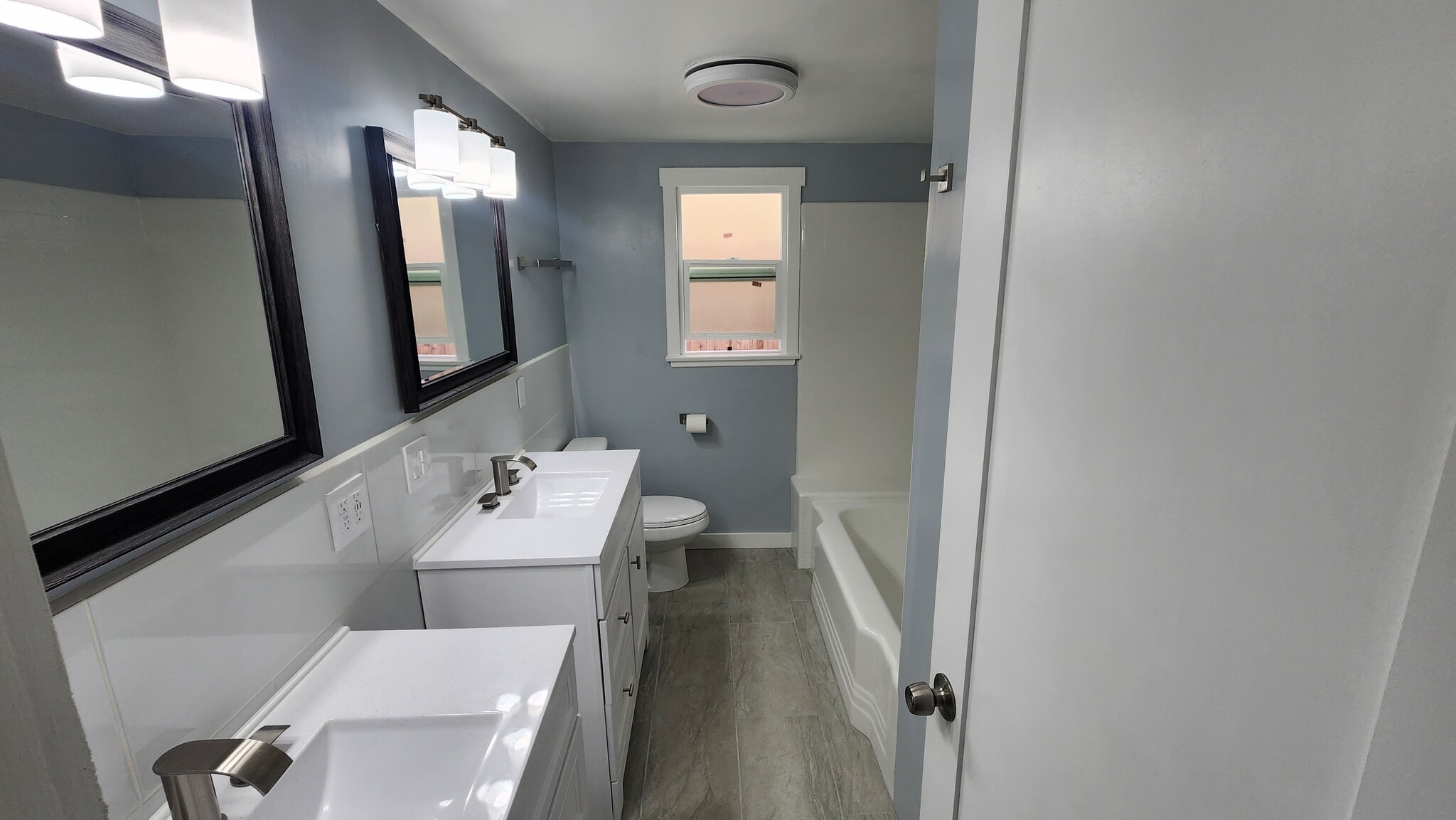 Building Photo - 414 Avenue F