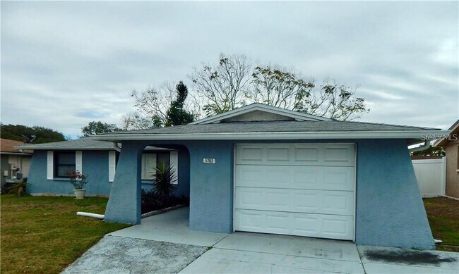 Building Photo - 5702 Moog Rd