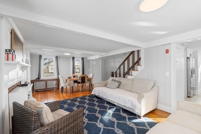 Building Photo - 32 Woodside Ave
