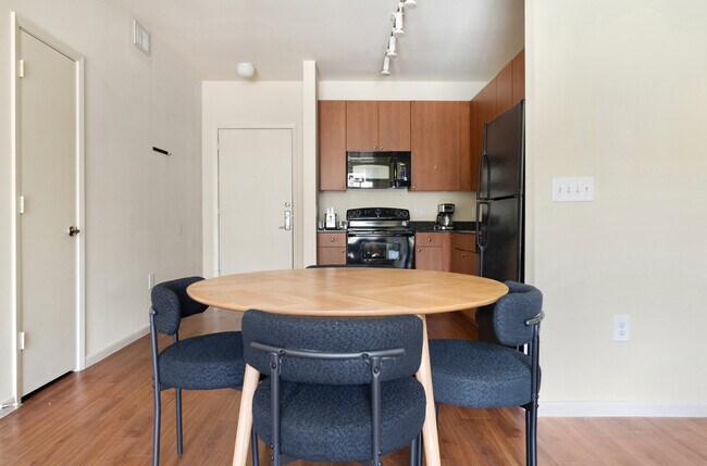 Building Photo - 3100 Esperanza Crossing