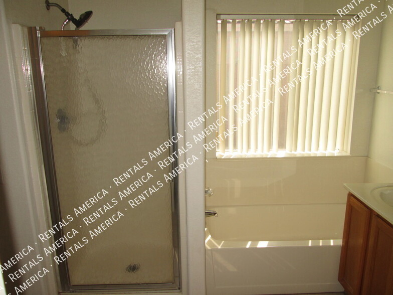 Building Photo - 1332 W Kesler Ln