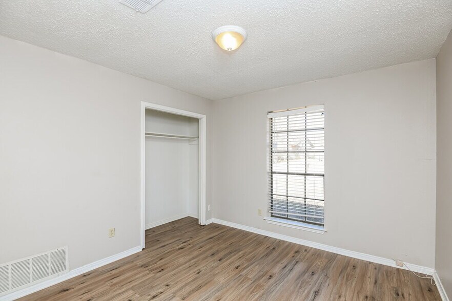 Building Photo - 7528 Beckwood Dr