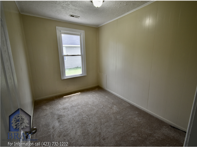Building Photo - Charming 3-Bed Cottage Near Borden Park & ...