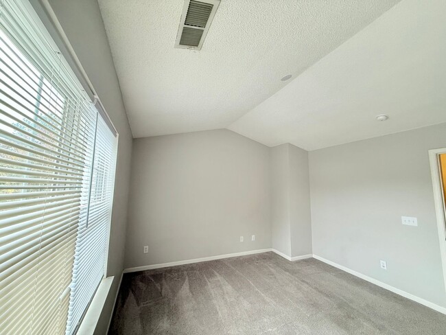 Building Photo - 5731 Cougar Ln