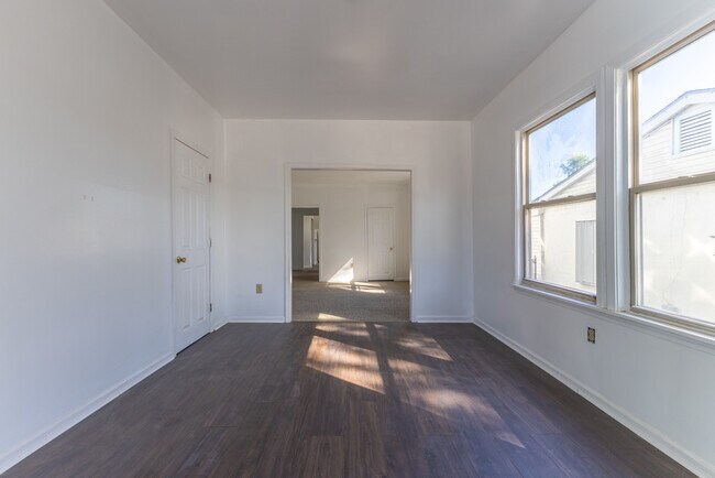 Building Photo - 2315 Desire St
