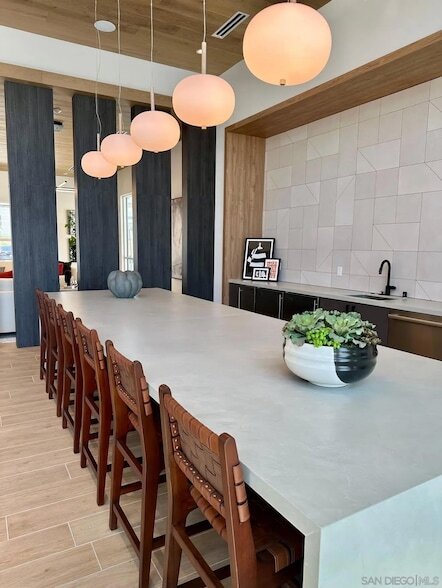 Building Photo - 6040 Radiant Ct