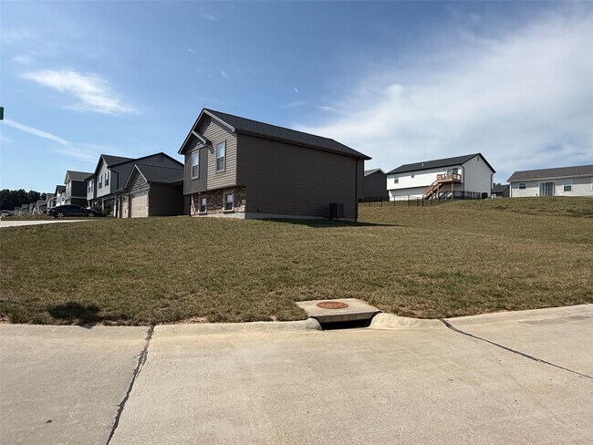 Building Photo - 1135 Baseball Dr