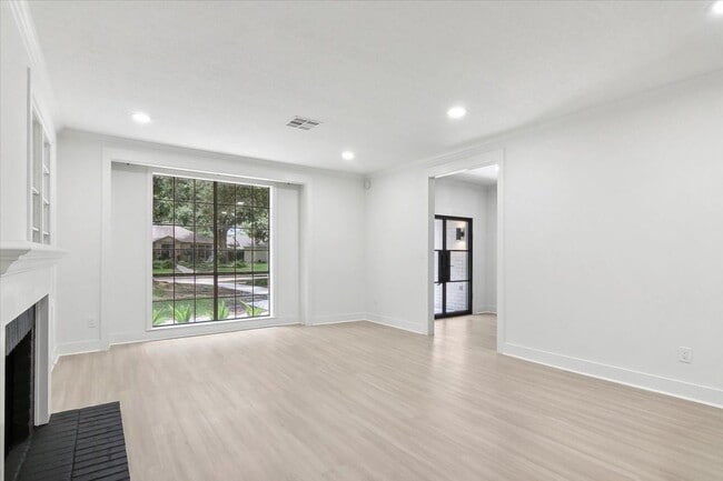 Building Photo - 4360 Thomas Ln