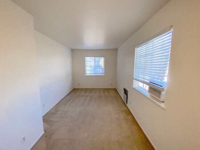 Building Photo - 843 Glen Martin Dr
