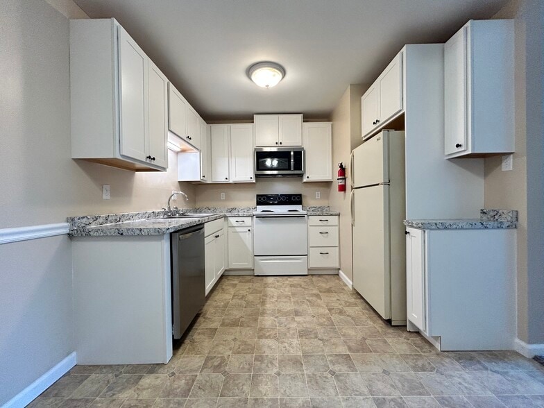 Building Photo - 10 Granada Blvd