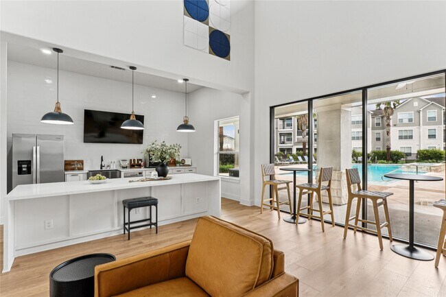 Building Photo - 14807 Woodland Hills Dr