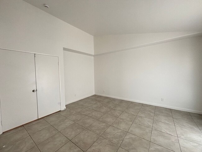 Building Photo - (APPLICATION PENDING) Renovated Spacious East Lancaster Single Story Home