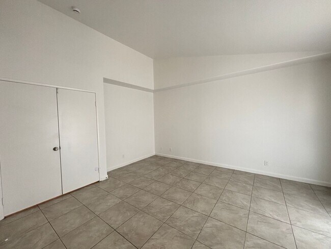 Building Photo - Renovated Spacious East Lancaster Single Story Home