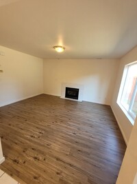 Building Photo - Spacious 3-Bedroom Duplex with 2.5 Baths i...