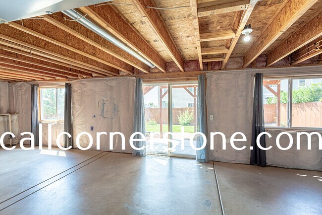 Building Photo - 4394 Crow Creek Dr