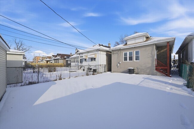 Building Photo - 7940 S Perry Ave