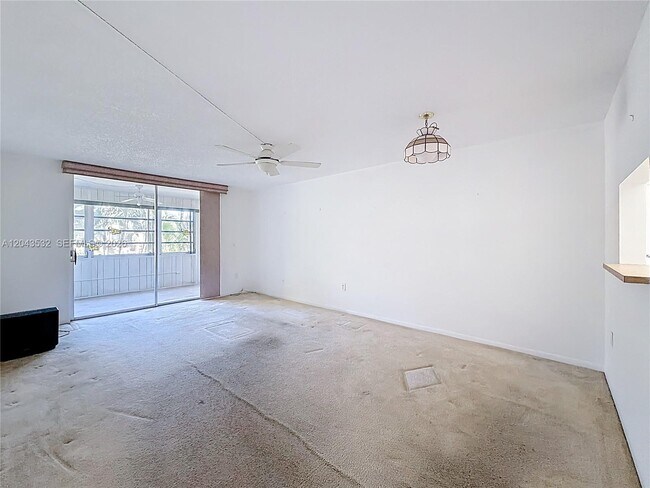 Building Photo - 6750 Royal Palm Blvd