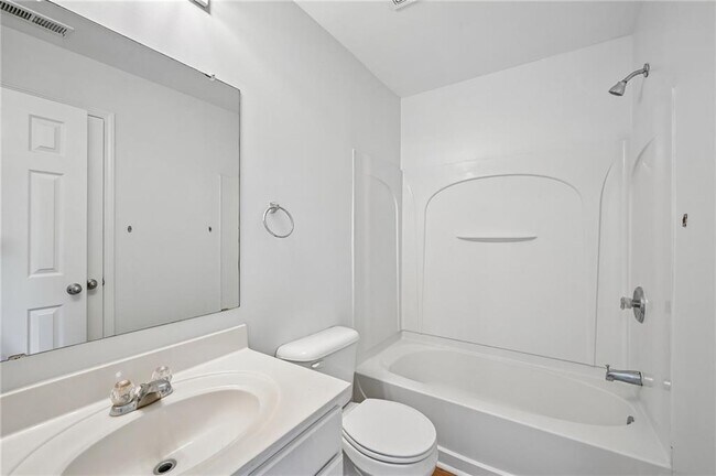 Building Photo - 725 Crestwell Cir