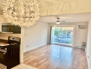 Building Photo - 860 E Old Willow Rd