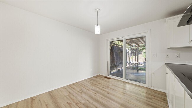 Building Photo - Stunning 4-Bedroom Modern Home in West Richland