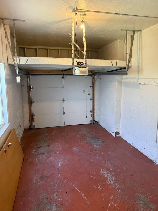 Building Photo - Move-In Ready 2-bedroom, 2-bathroom Home n...