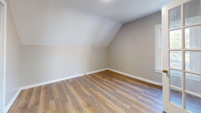 Building Photo - 2818 E 119th St