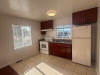 Building Photo - Remodeled 2 Bedroom, on San Pablo Ave, in East Richmond Area