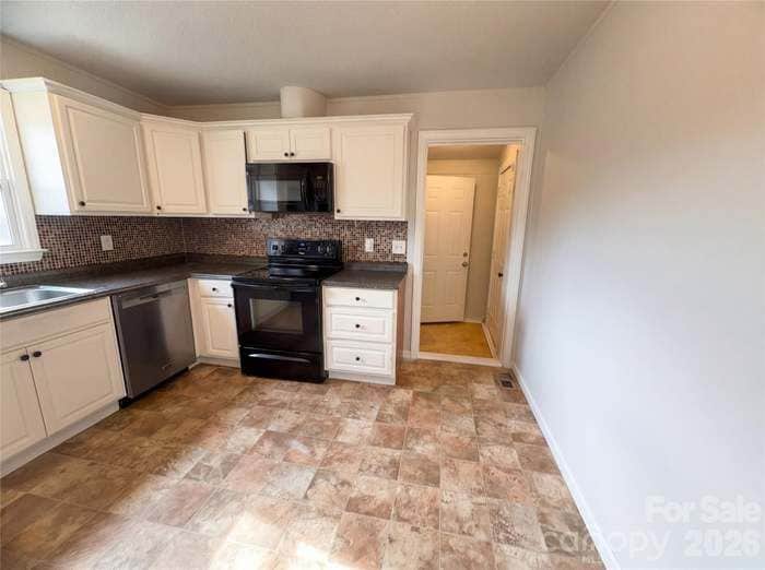 Building Photo - 120 Sunset Ln