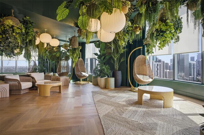 Building Photo - 121 NE 5th St