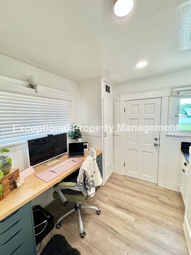 Building Photo - Great 2 bed 1 bath Craftsman home!