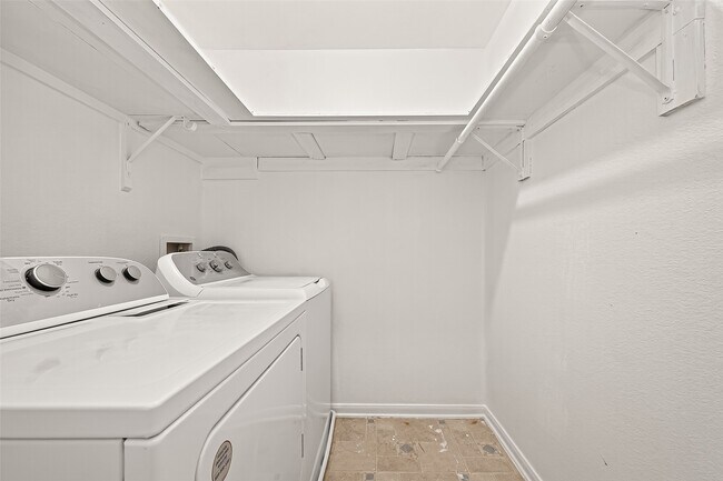 Building Photo - 15707 Crooked Arrow Dr